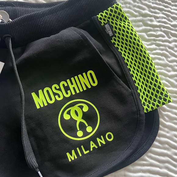 Authentic Moschino shorts - Picture 3 of 4